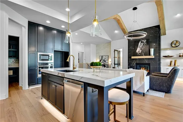 $844,900 | 25126 West 98th Place, Lenexa, KS 66227