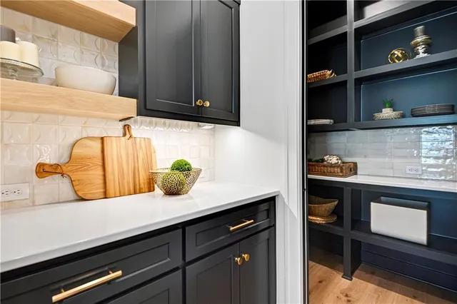 $844,900 | 25126 West 98th Place, Lenexa, KS 66227