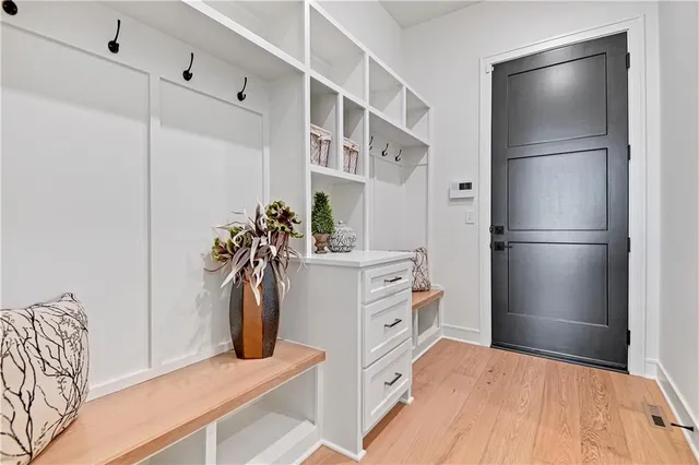 $844,900 | 25126 West 98th Place, Lenexa, KS 66227