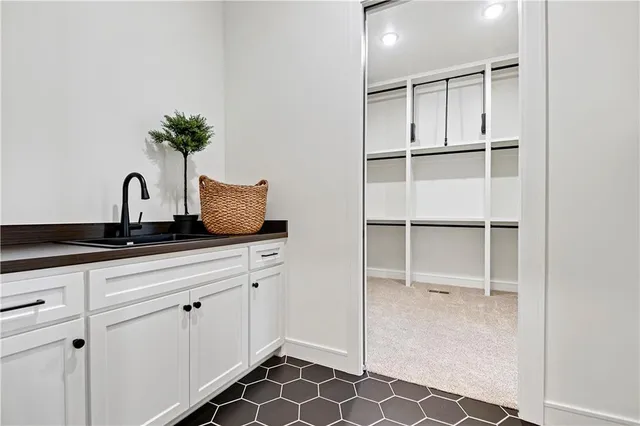 $844,900 | 25126 West 98th Place, Lenexa, KS 66227