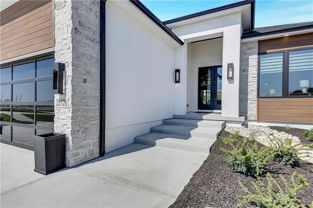 $844,900 | 25126 West 98th Place, Lenexa, KS 66227