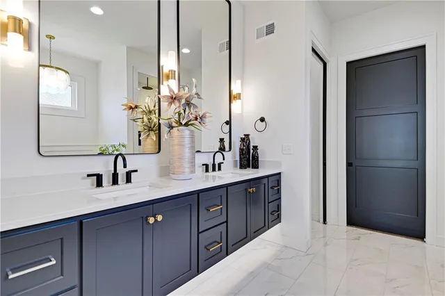 $844,900 | 25126 West 98th Place, Lenexa, KS 66227