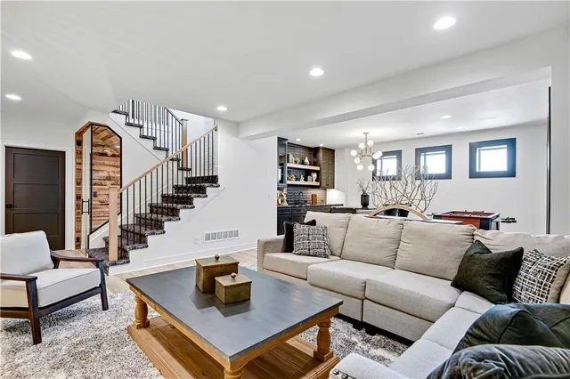 $844,900 | 25126 West 98th Place, Lenexa, KS 66227