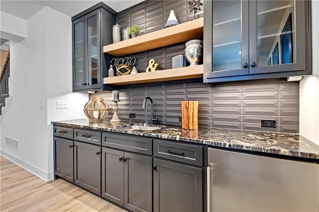 $844,900 | 25126 West 98th Place, Lenexa, KS 66227