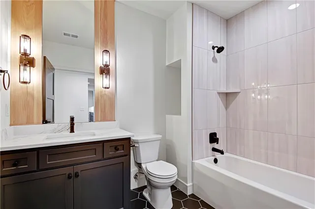 $844,900 | 25126 West 98th Place, Lenexa, KS 66227