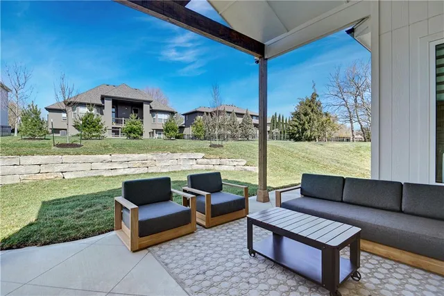 $844,900 | 25126 West 98th Place, Lenexa, KS 66227