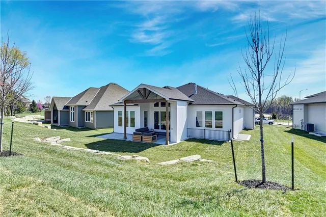 $844,900 | 25126 West 98th Place, Lenexa, KS 66227