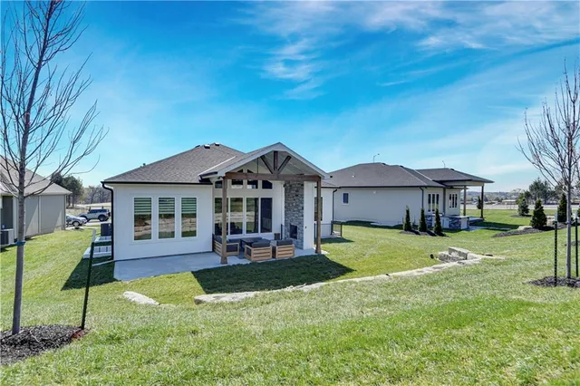 $844,900 | 25126 West 98th Place, Lenexa, KS 66227