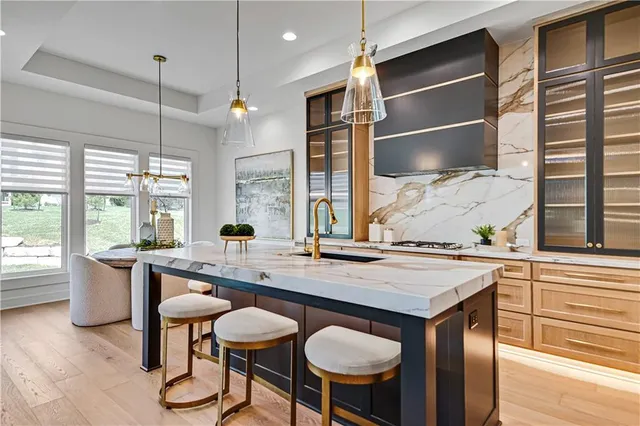 $844,900 | 25126 West 98th Place, Lenexa, KS 66227