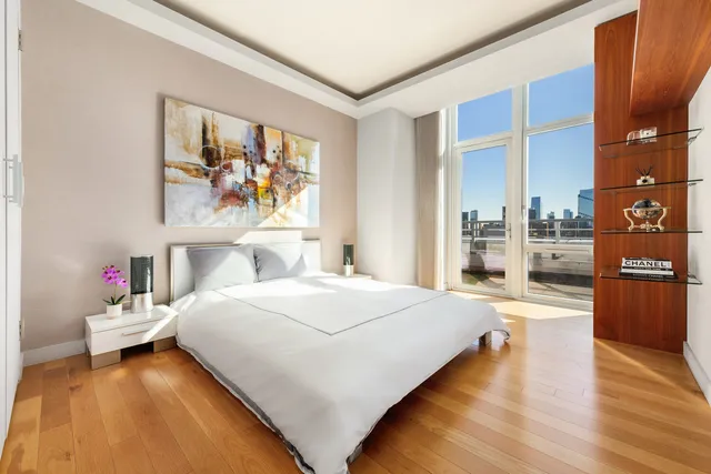 $4,990,000 | 555 West 59th Street, Unit PHB | Upper West Side