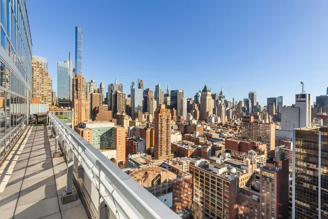 $4,990,000 | 555 West 59th Street, Unit PHB | Upper West Side