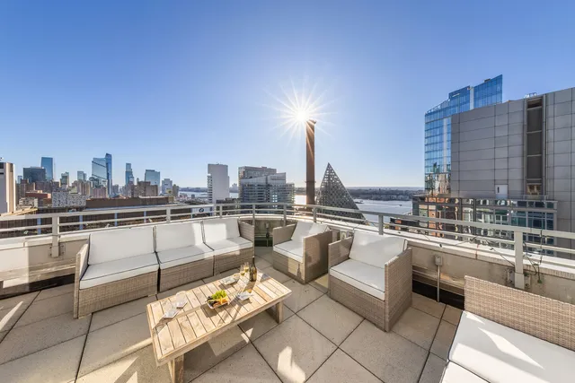 $4,990,000 | 555 West 59th Street, Unit PHB | Upper West Side
