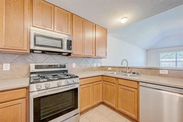 $2,200 | 2919 Texas Trail Lane, Manvel, TX 77578