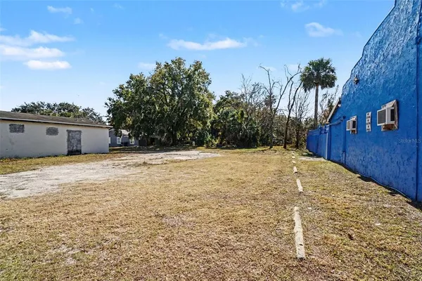 a view of a backyard of the house