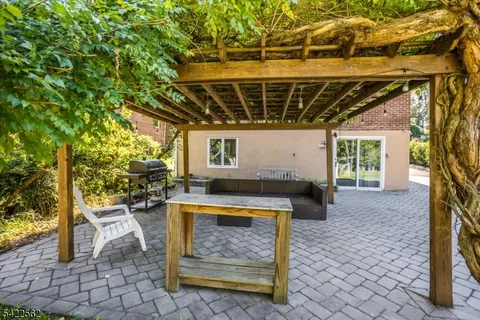 a view of an outdoor space