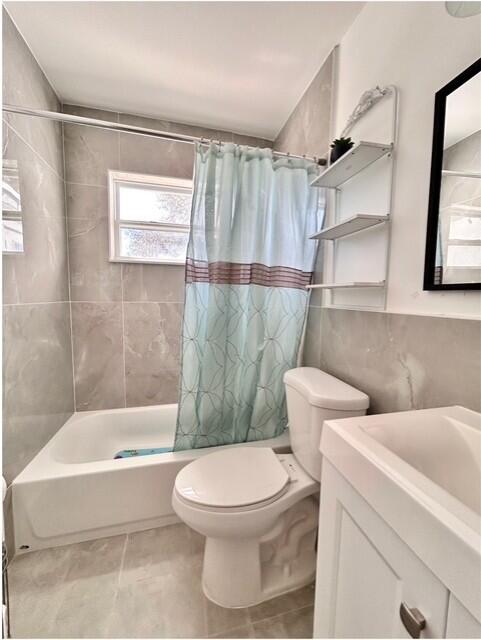 4472 Alden Avenue Stuart, FL 34997 - Photo 17 of 30 Guest Bath