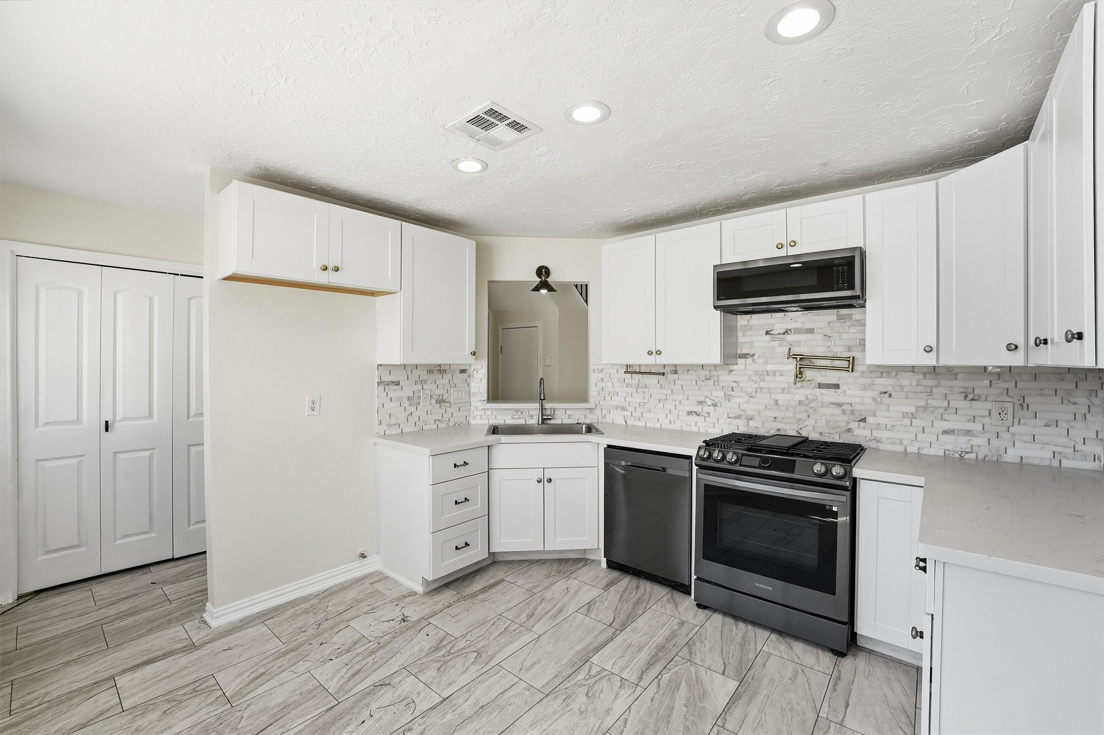 21330 Greenham Drive Spring, TX 77388 - Photo 9 of 30