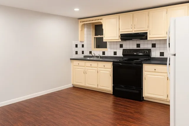 $2,000 | 315 R Weir Street, Unit R, Taunton, MA 02780