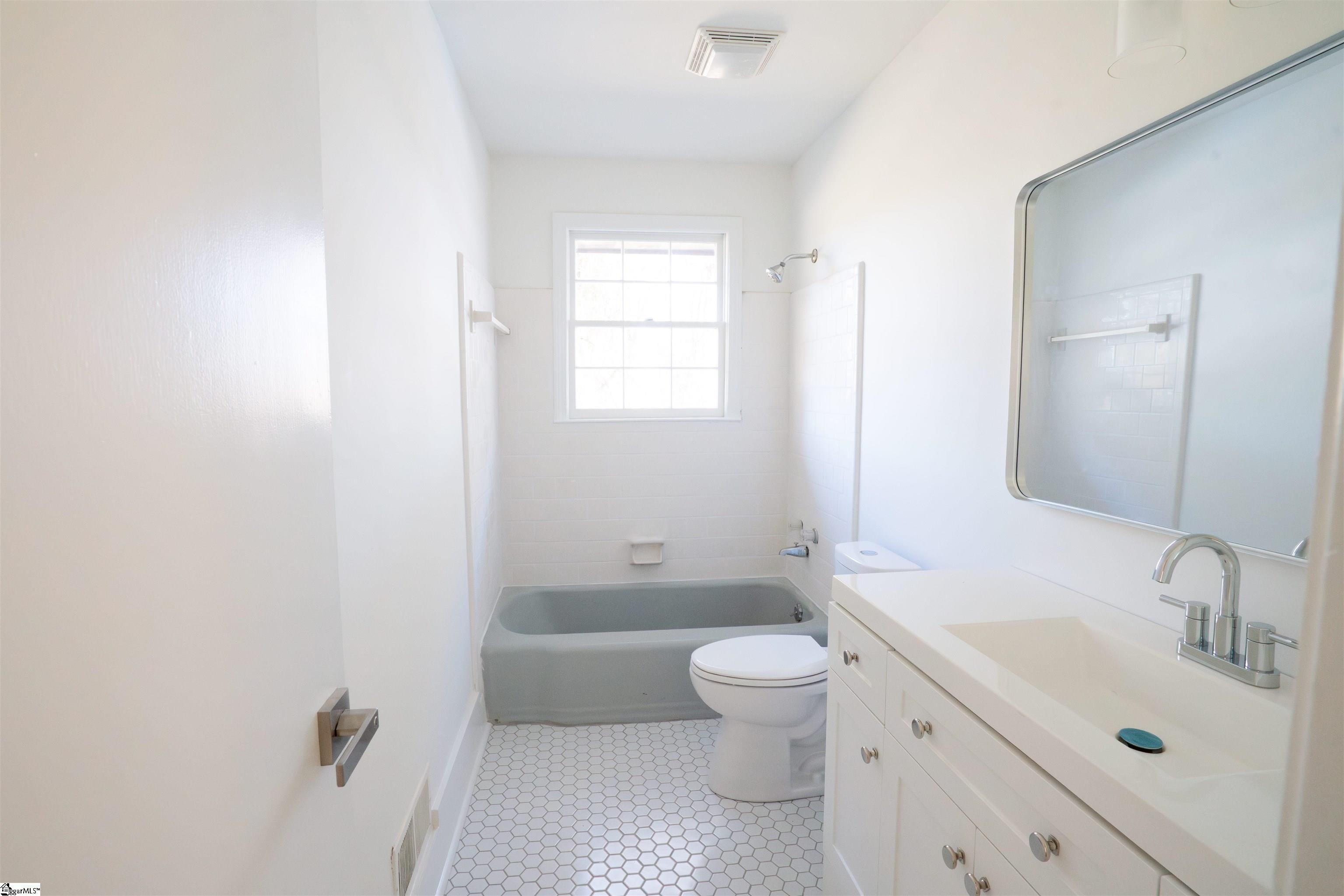 9 State Rd S-23-804 Greenville, SC 29611 - Photo 10 of 20 Gallery Image 10