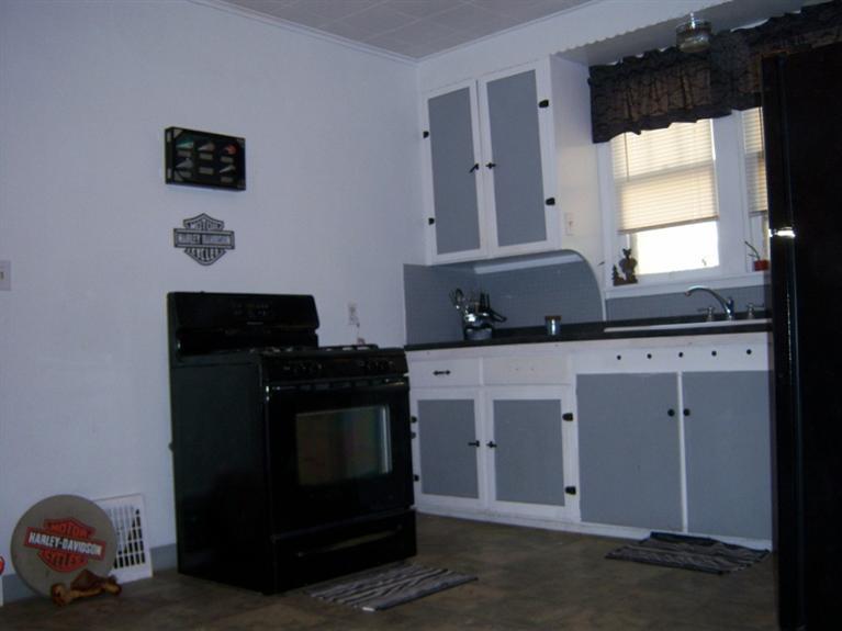 629 Locust Place Clinton, IA 52732 - Photo 8 of 21 Gallery Image 8