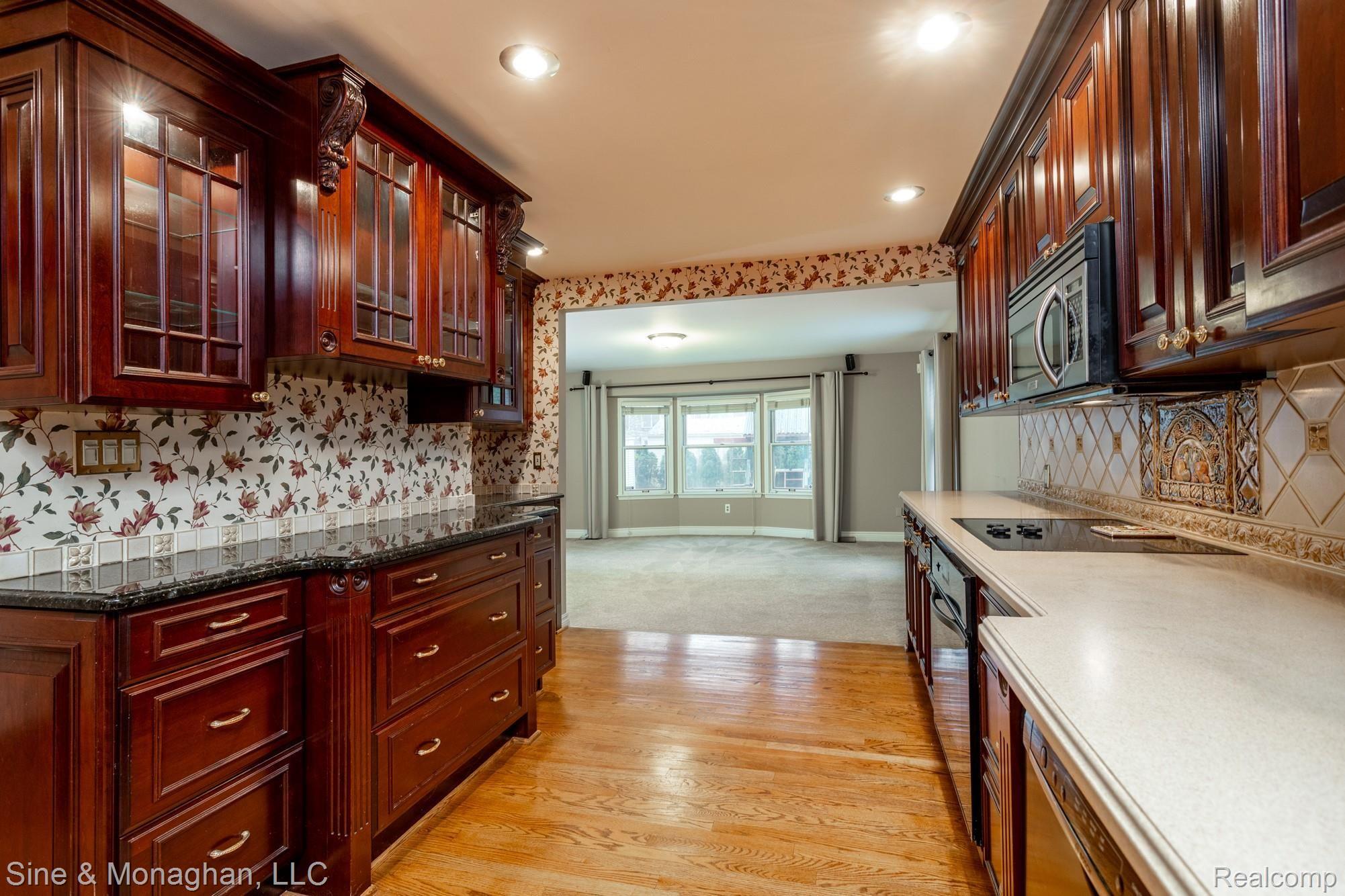 1837 Broadstone Road Grosse Pointe, MI 48236 - Photo 11 of 52 1837 Broadstone S003.jpg