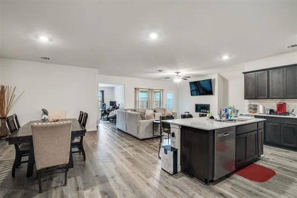 a picture of a bench in the window