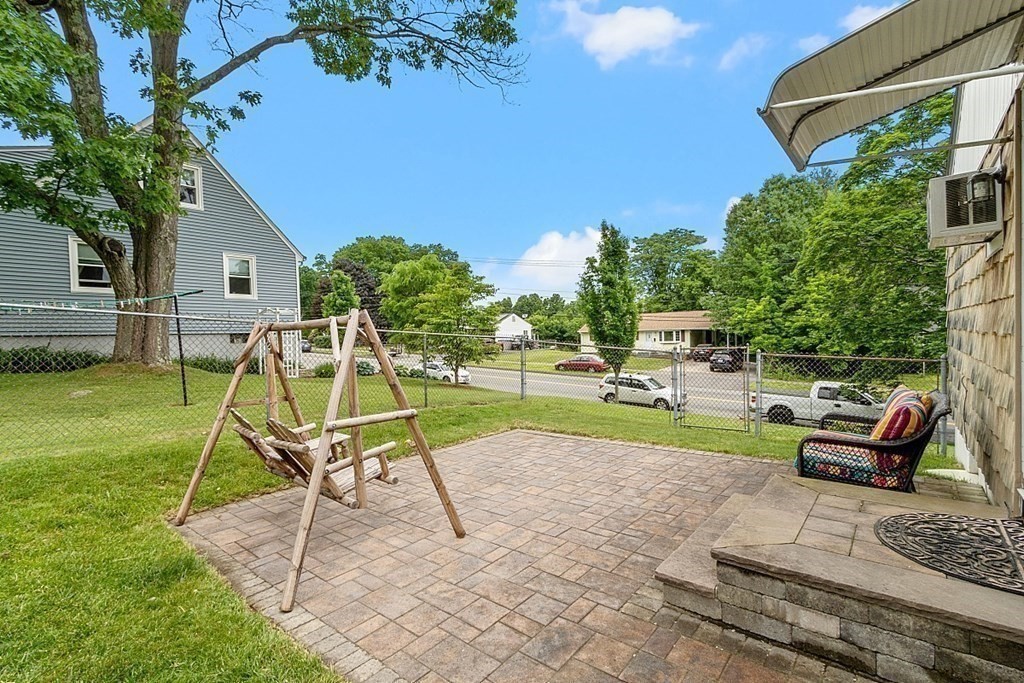 296 St Nicholas Avenue Worcester, MA 01606 - Photo 29 of 32 a house view with a sitting space and garden