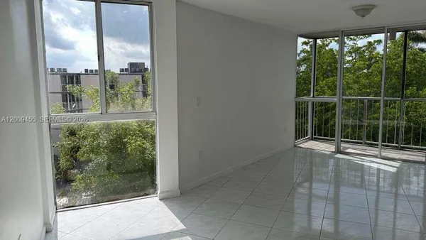 $2,090 | 6995 Northwest 186th Street, Unit E507, Hialeah, FL 33015