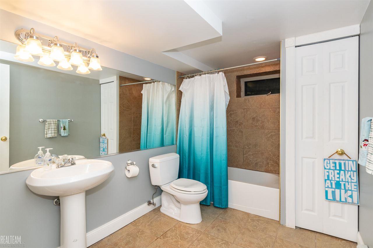 307 Oaklane Drive Rochester, MI 48306 - Photo 25 of 37 50024766-24.JPG