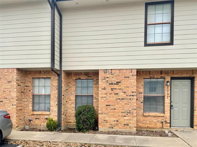 $1,250 | 1231 Dallas Drive, Denton, TX 76205
