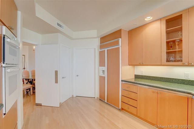 $825,000 | 21050 Point Place, Unit 1806, Aventura, FL 33180