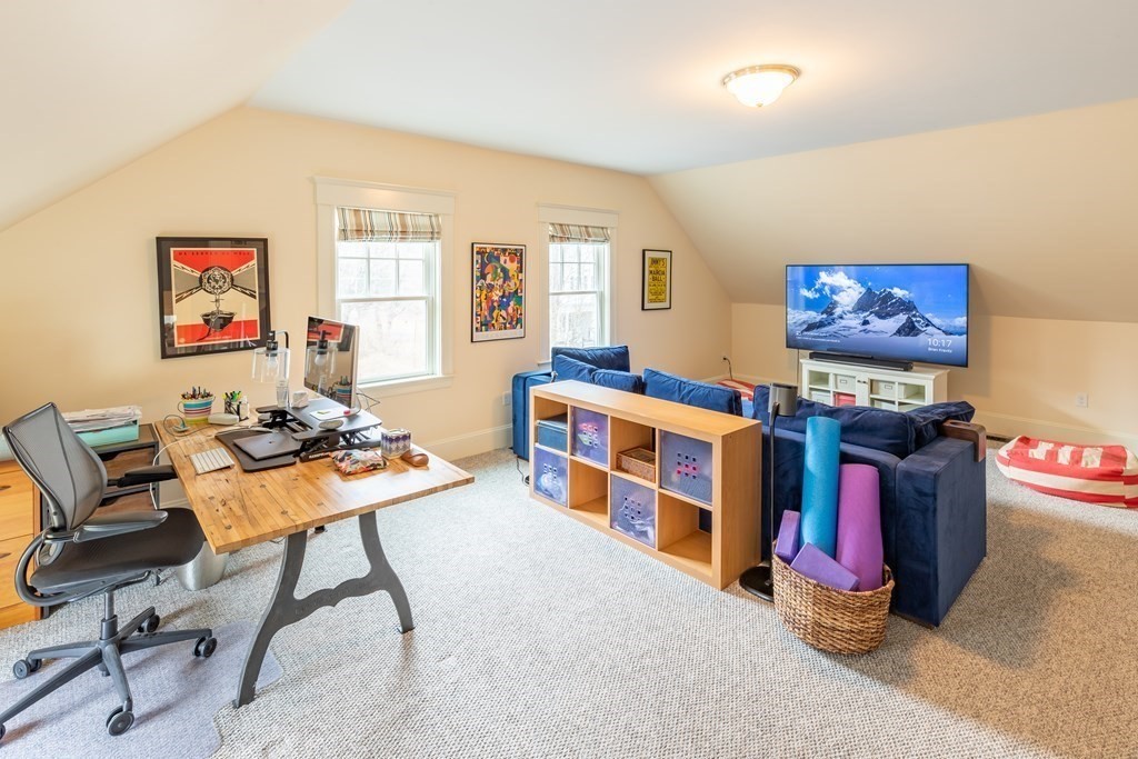 56 Pilgrim Road Concord, MA 01742 - Photo 12 of 21