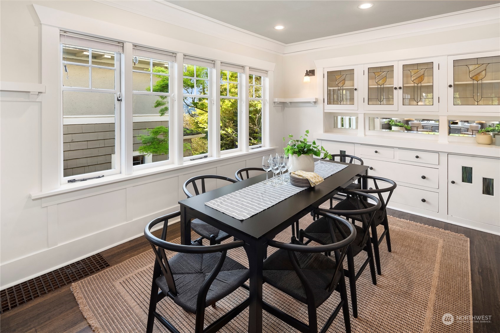 718 West Howe Street Seattle, WA 98119 - Photo 12 of 36 Gallery Image 12