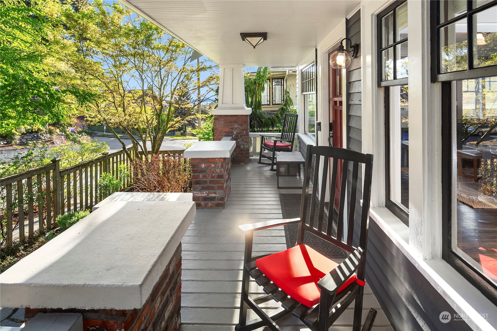 718 West Howe Street Seattle, WA 98119 - Photo 3 of 36 Gallery Image 3