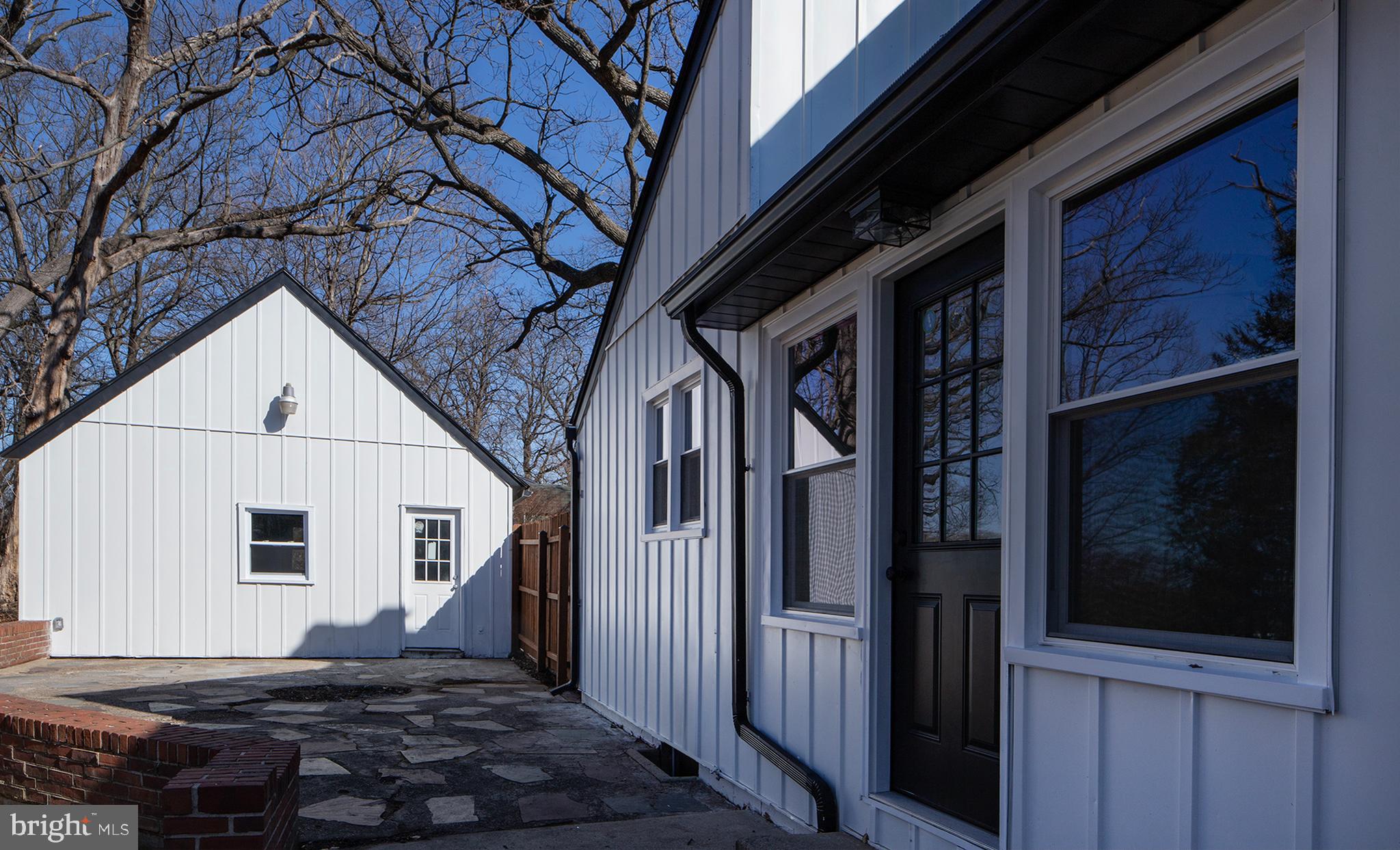 8050 Chambers Hill Road Harrisburg, PA 17111 - Photo 4 of 48