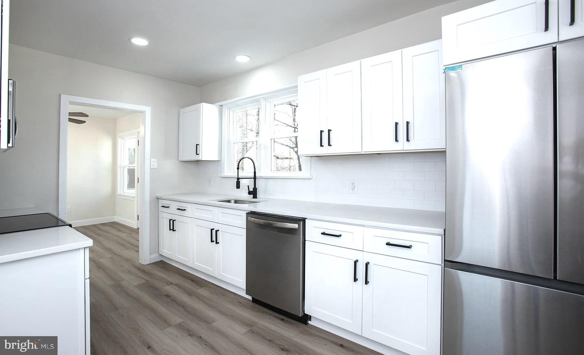 8050 Chambers Hill Road Harrisburg, PA 17111 - Photo 6 of 48