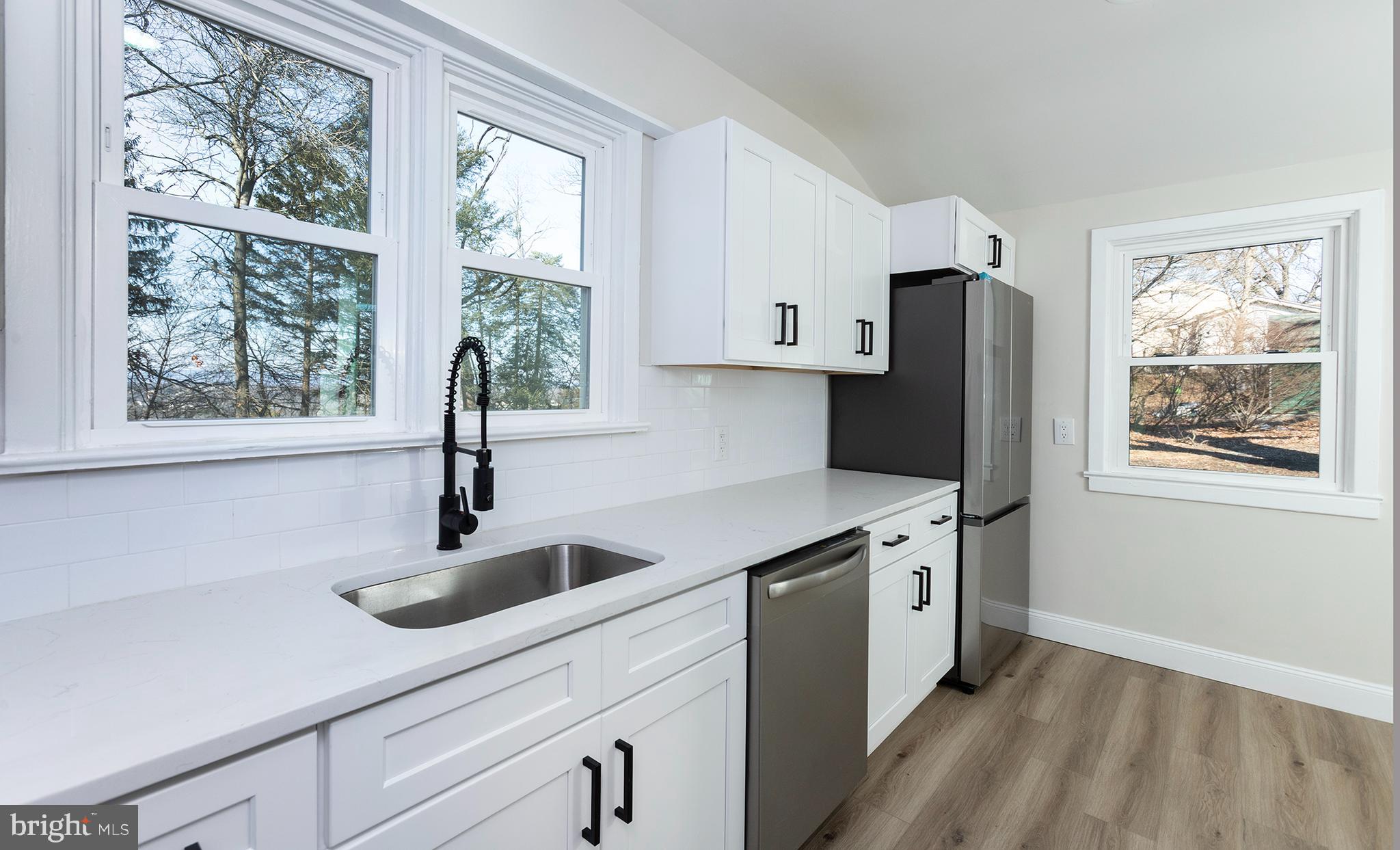 8050 Chambers Hill Road Harrisburg, PA 17111 - Photo 9 of 48