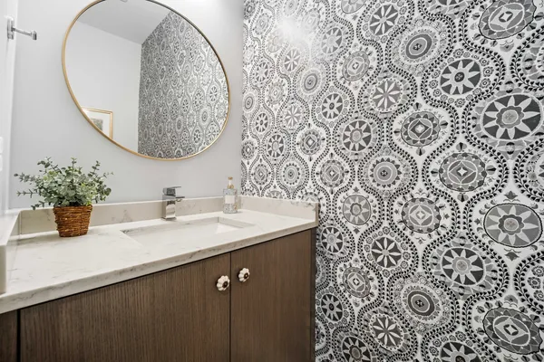 $950,000 | 940 North Wolcott Avenue, Unit 1, Chicago, IL 60622