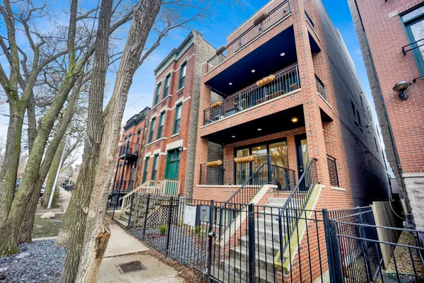 $950,000 | 940 North Wolcott Avenue, Unit 1, Chicago, IL 60622