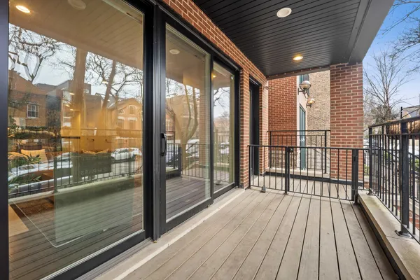 $950,000 | 940 North Wolcott Avenue, Unit 1, Chicago, IL 60622