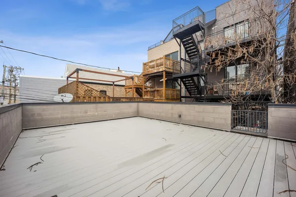 $950,000 | 940 North Wolcott Avenue, Unit 1, Chicago, IL 60622
