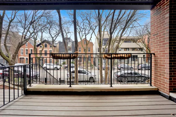 $950,000 | 940 North Wolcott Avenue, Unit 1, Chicago, IL 60622