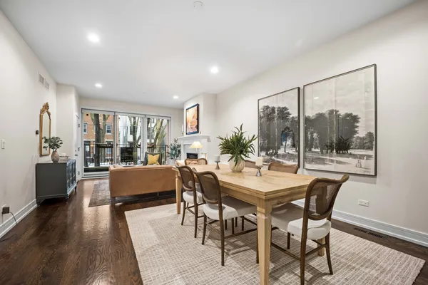 $950,000 | 940 North Wolcott Avenue, Unit 1, Chicago, IL 60622