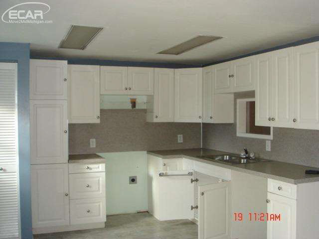 6202 East Pierson Road Flint, MI 48506 - Photo 14 of 30 20450975-13.JPG