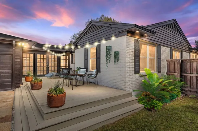 a view of outdoor space yard and patio