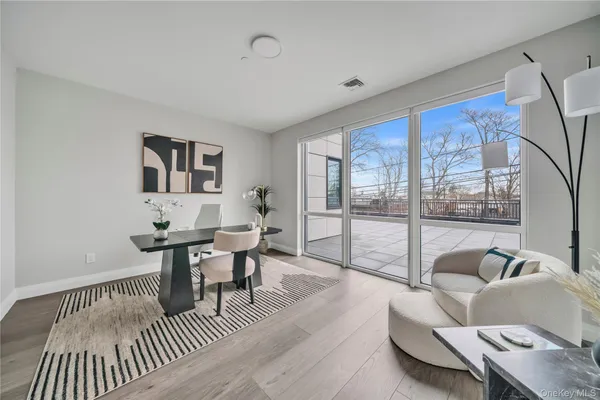 $4,600 | 101 Searing Avenue, Unit 601, Mineola, NY 11501