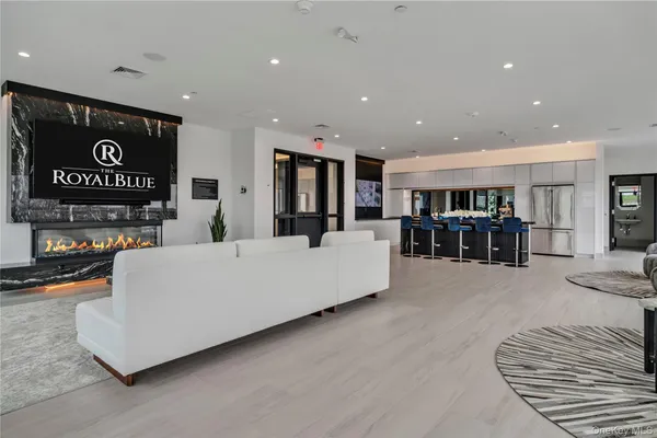 $4,600 | 101 Searing Avenue, Unit 601, Mineola, NY 11501