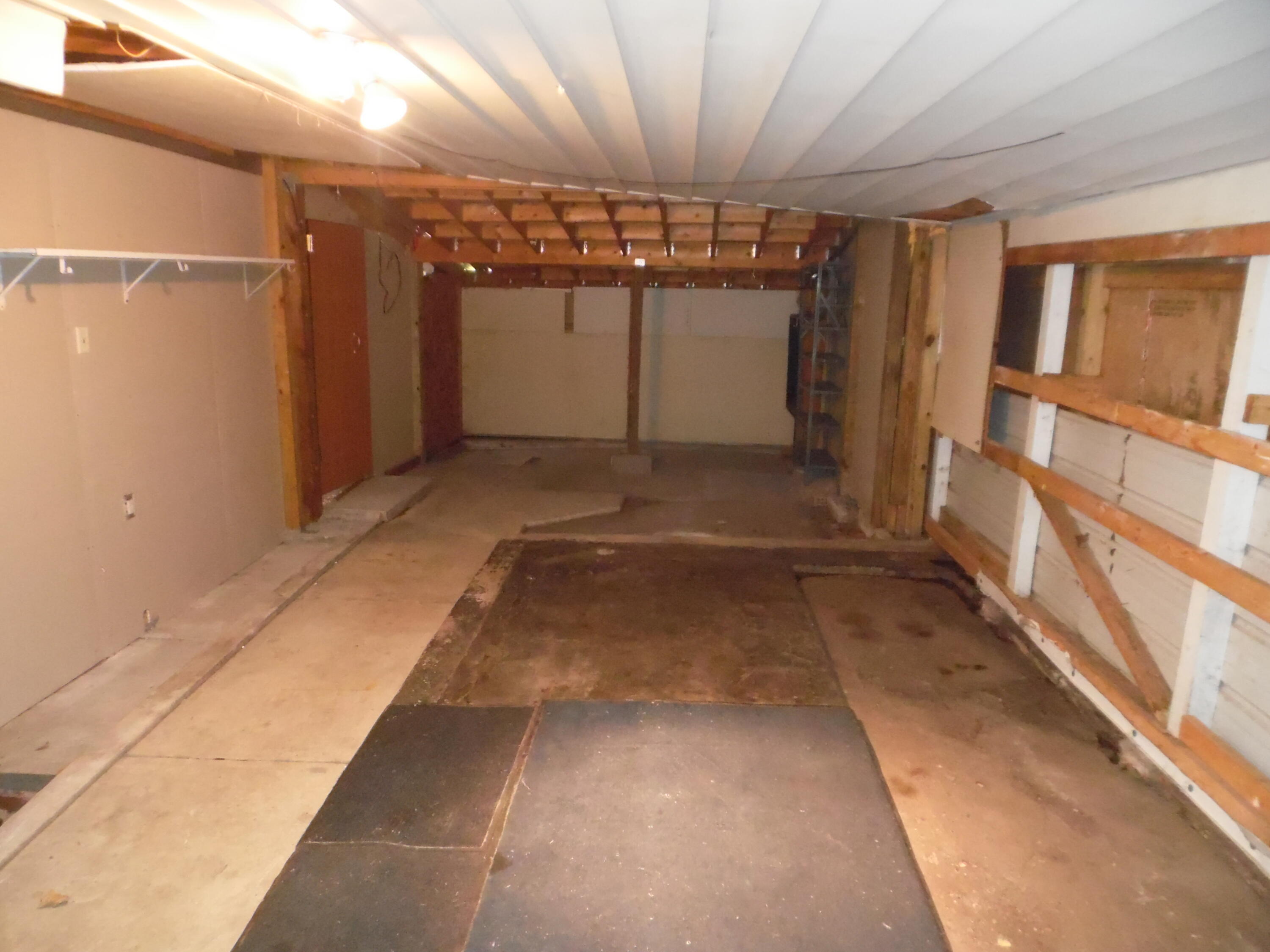 441 Adams Street Jackson, MI 49202 - Photo 8 of 20 SAM_0608