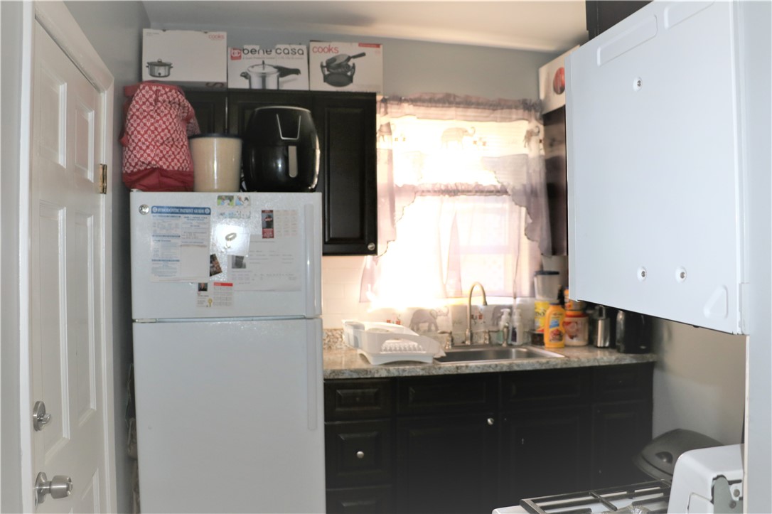 156 Sisson Street Pawtucket, RI 02860 - Photo 18 of 46