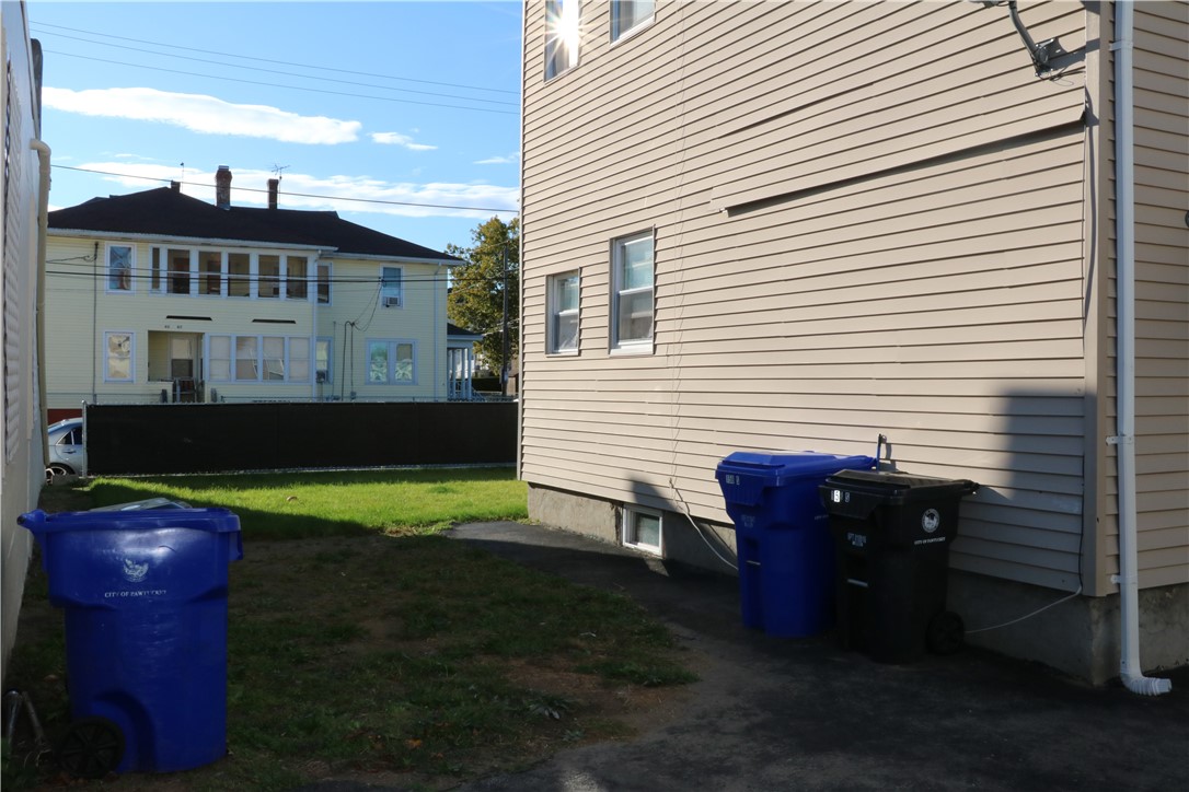 156 Sisson Street Pawtucket, RI 02860 - Photo 4 of 46